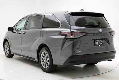 2025 Toyota Sienna XLE 8 Passenger