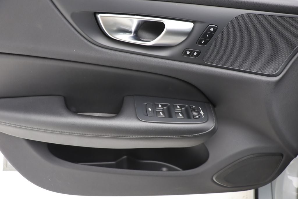 2024 Volvo S60 B5 Core Dark Theme