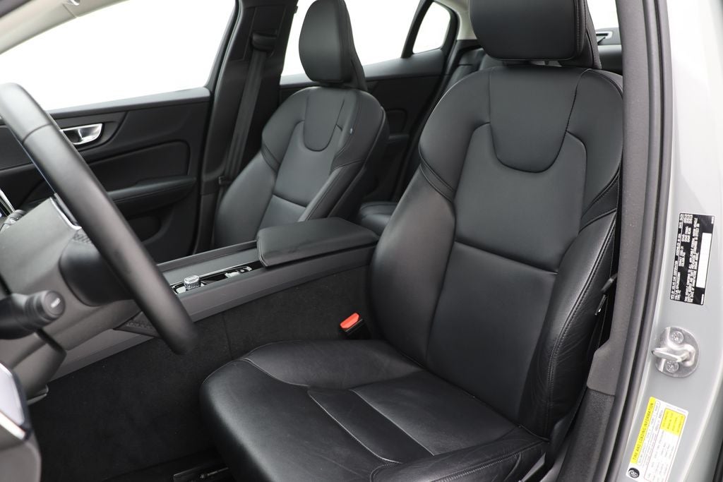 2024 Volvo S60 B5 Core Dark Theme