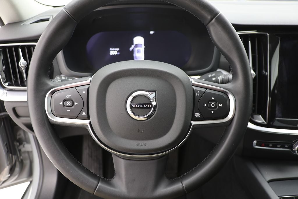 2024 Volvo S60 B5 Core Dark Theme