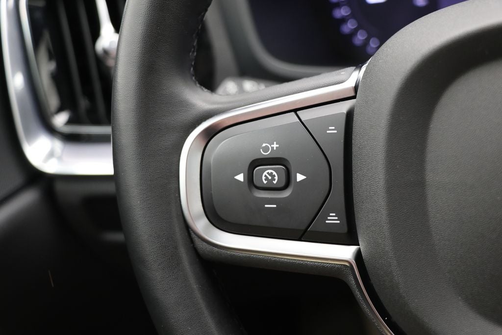 2024 Volvo S60 B5 Core Dark Theme