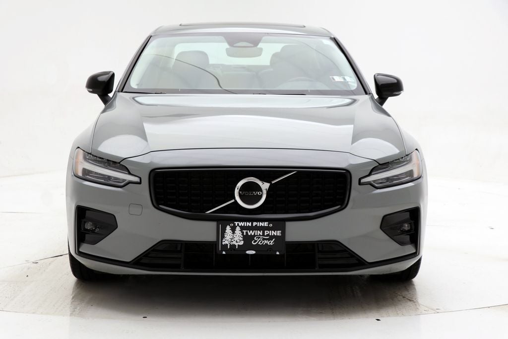 2024 Volvo S60 B5 Core Dark Theme