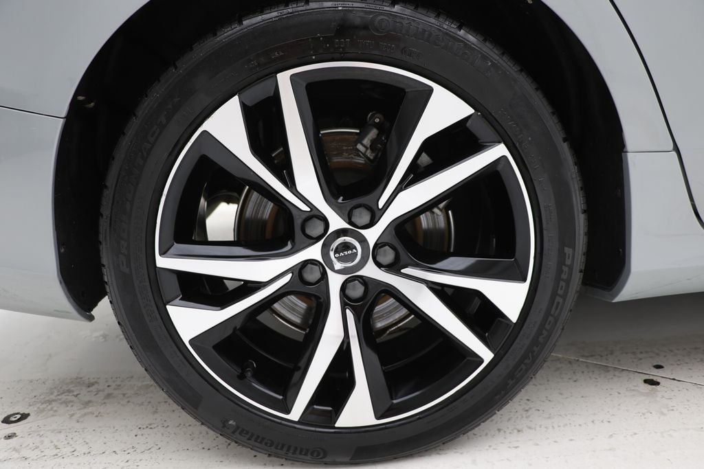 2024 Volvo S60 B5 Core Dark Theme