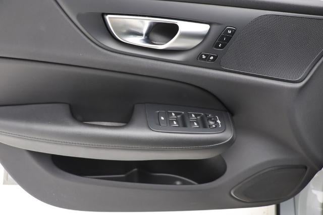 2024 Volvo S60 B5 Core Dark Theme
