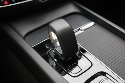 2024 Volvo S60 B5 Core Dark Theme