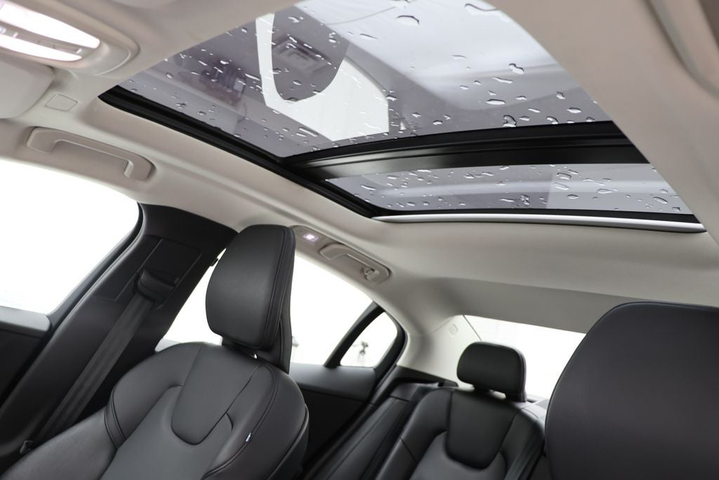 2024 Volvo S60 B5 Core Dark Theme