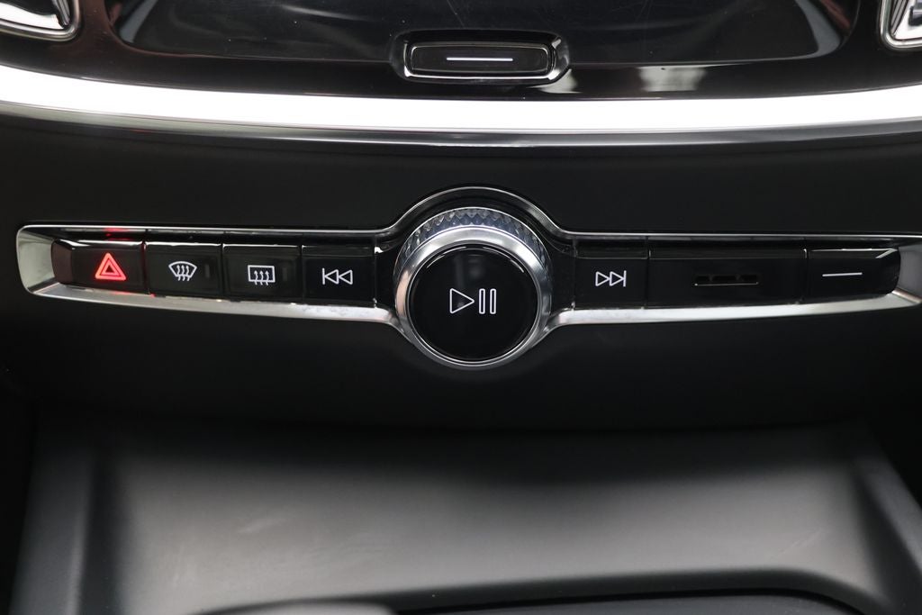 2024 Volvo S60 B5 Core Dark Theme