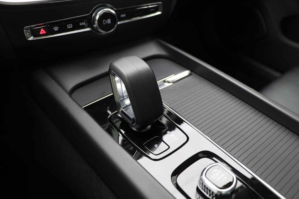 2024 Volvo S60 B5 Core Dark Theme