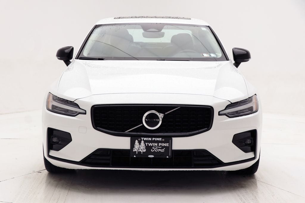 2024 Volvo S60 B5 Core Dark Theme