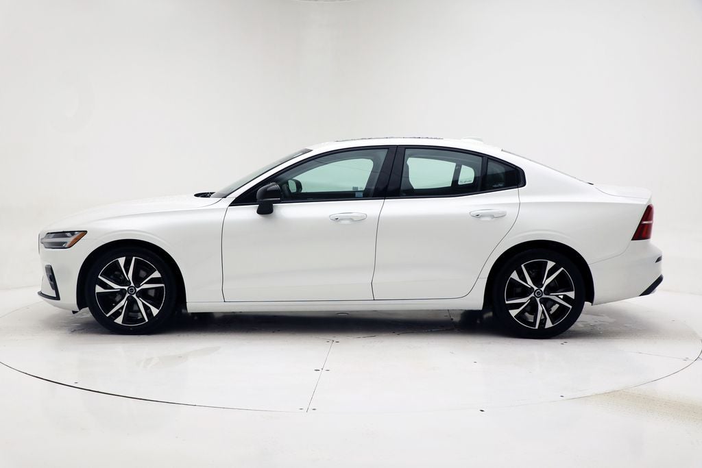 2024 Volvo S60 B5 Core Dark Theme