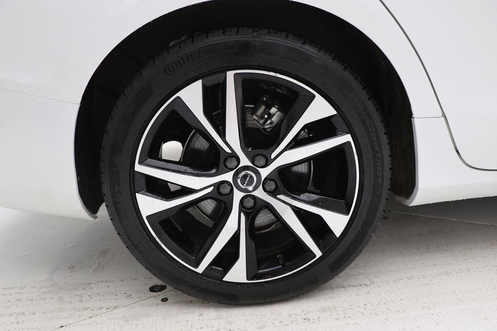 2024 Volvo S60 B5 Core Dark Theme