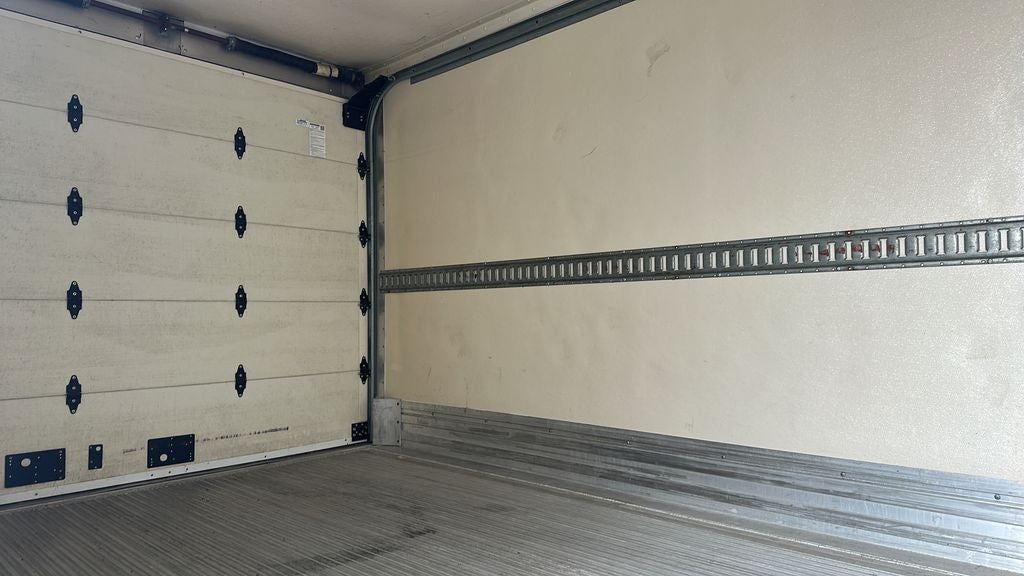2022 Isuzu Box Truck Refrigerated Body