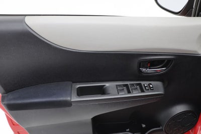 2012 Toyota Yaris L