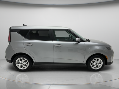2025 Kia Soul Base