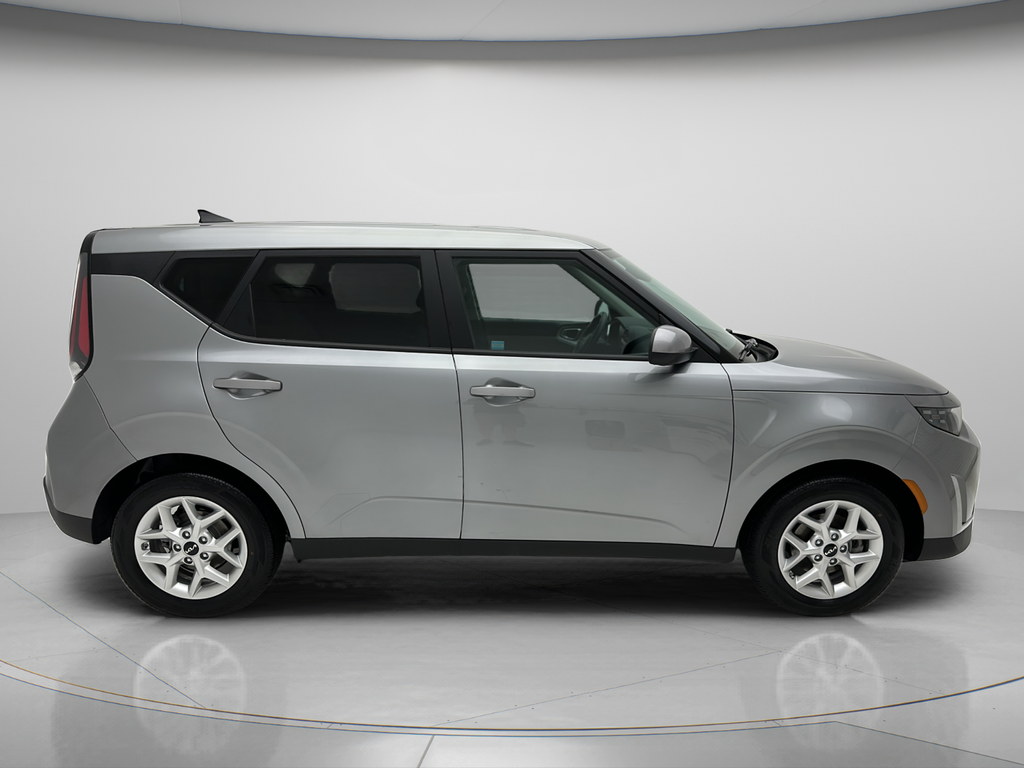 2025 Kia Soul Base