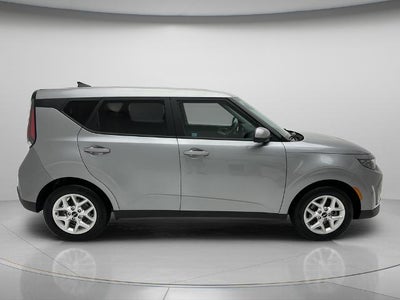 2025 Kia Soul Base