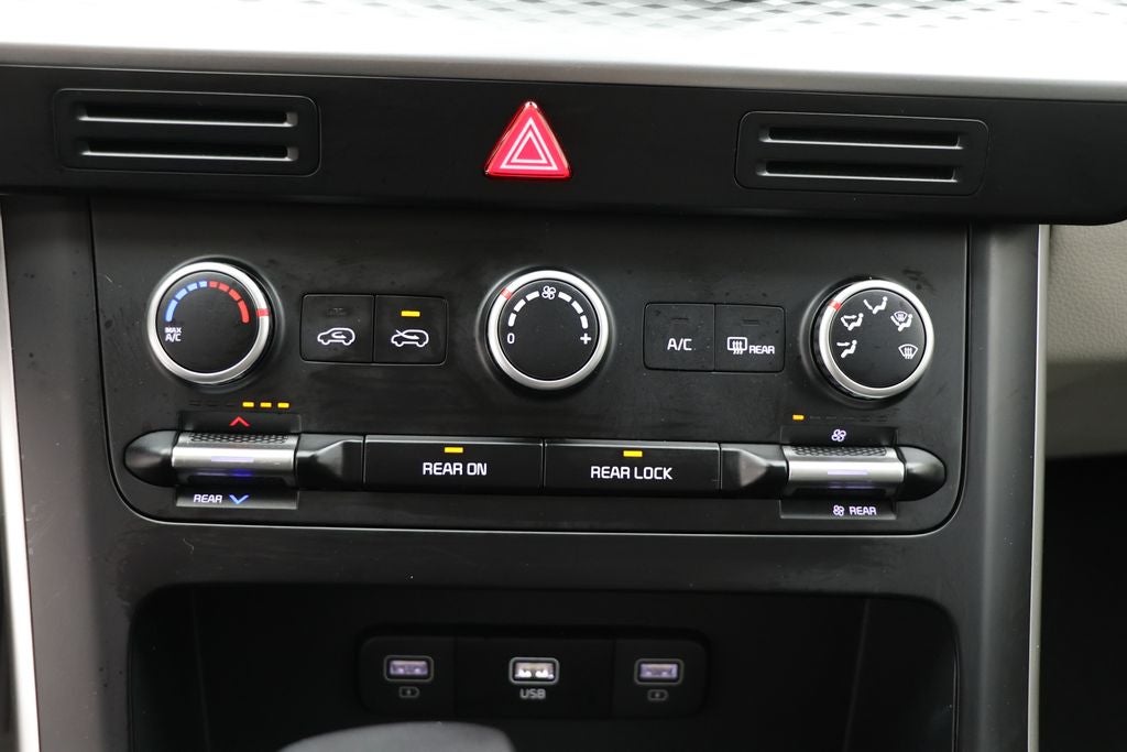 2024 Kia Carnival LX