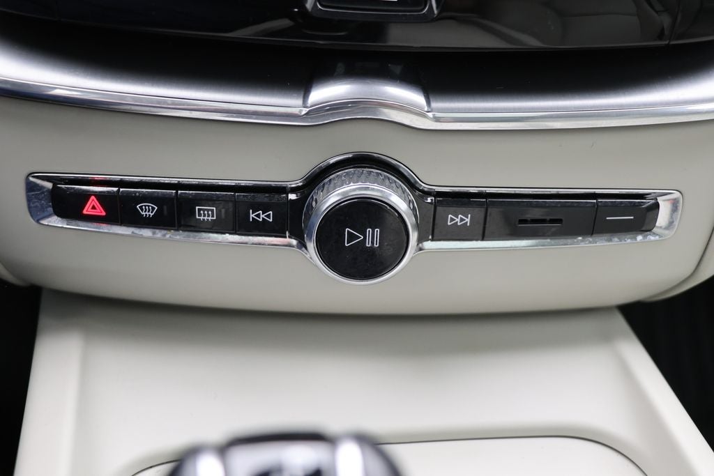 2018 Volvo XC60 T6 Momentum