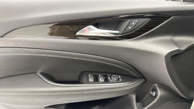 2018 Buick Regal TourX Essence