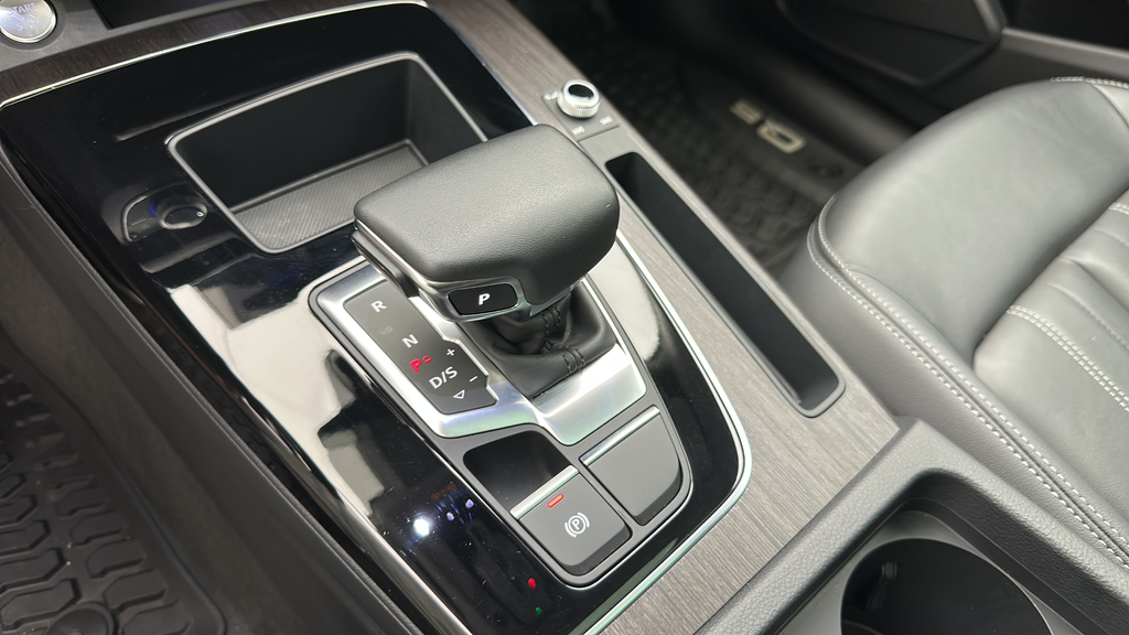 2023 Audi Q5 45 S line Premium quattro