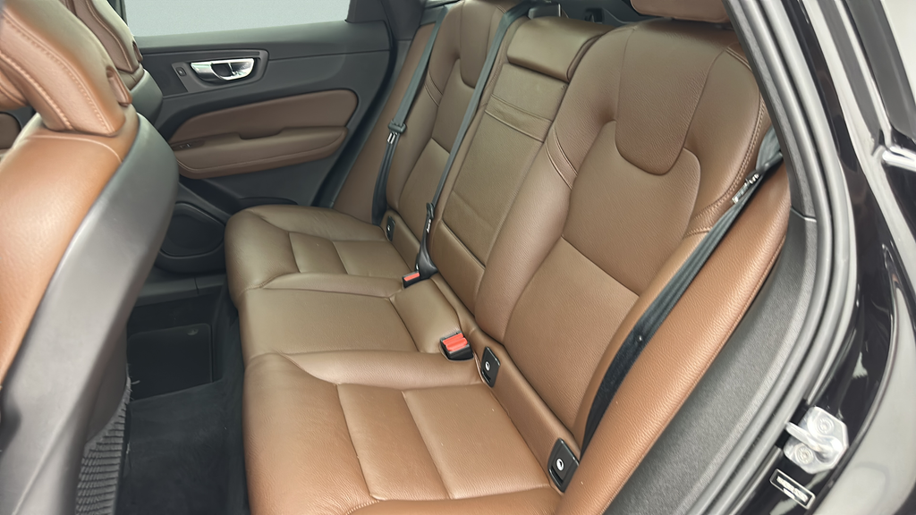 2020 Volvo XC60 T5 Momentum