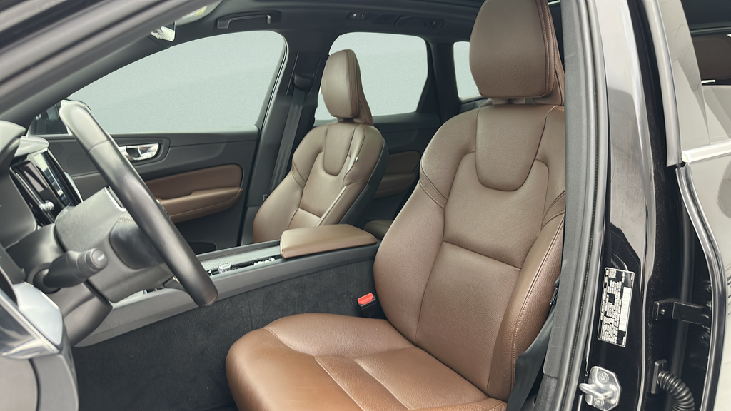 2020 Volvo XC60 T5 Momentum