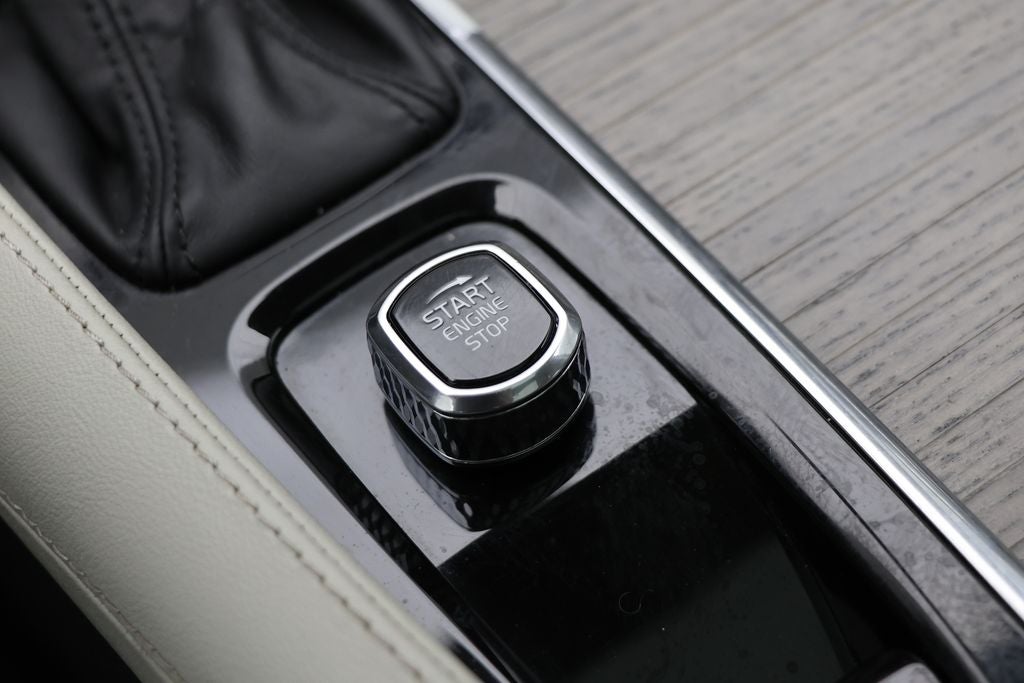 2022 Volvo XC90 T6 Inscription