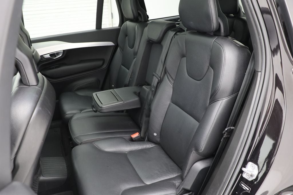 2016 Volvo XC90 Hybrid T8 Momentum