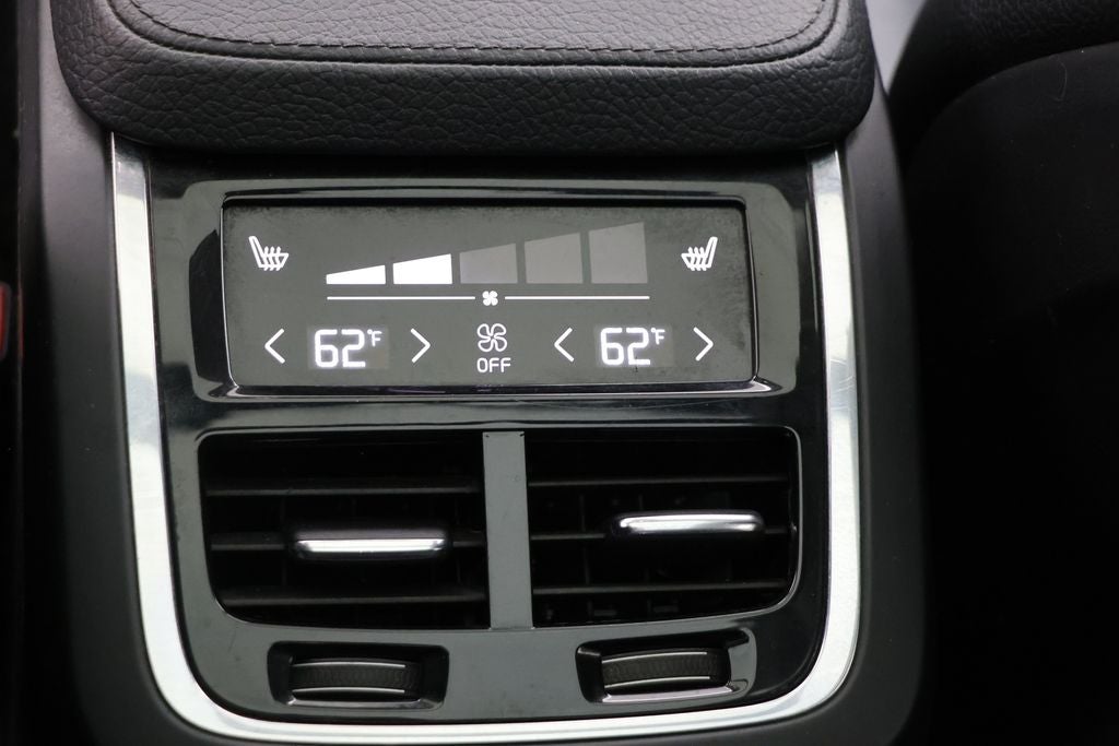 2016 Volvo XC90 Hybrid T8 Momentum