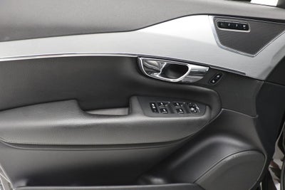 2016 Volvo XC90 Hybrid T8 Momentum