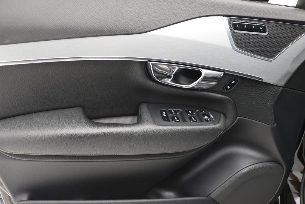 2016 Volvo XC90 Hybrid T8 Momentum