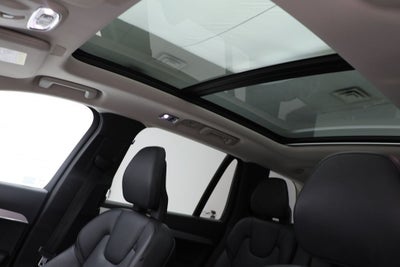 2016 Volvo XC90 Hybrid T8 Momentum