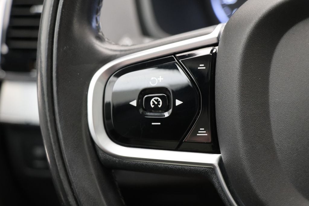 2016 Volvo XC90 Hybrid T8 Momentum