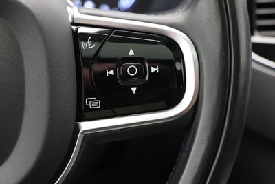 2016 Volvo XC90 Hybrid T8 Momentum