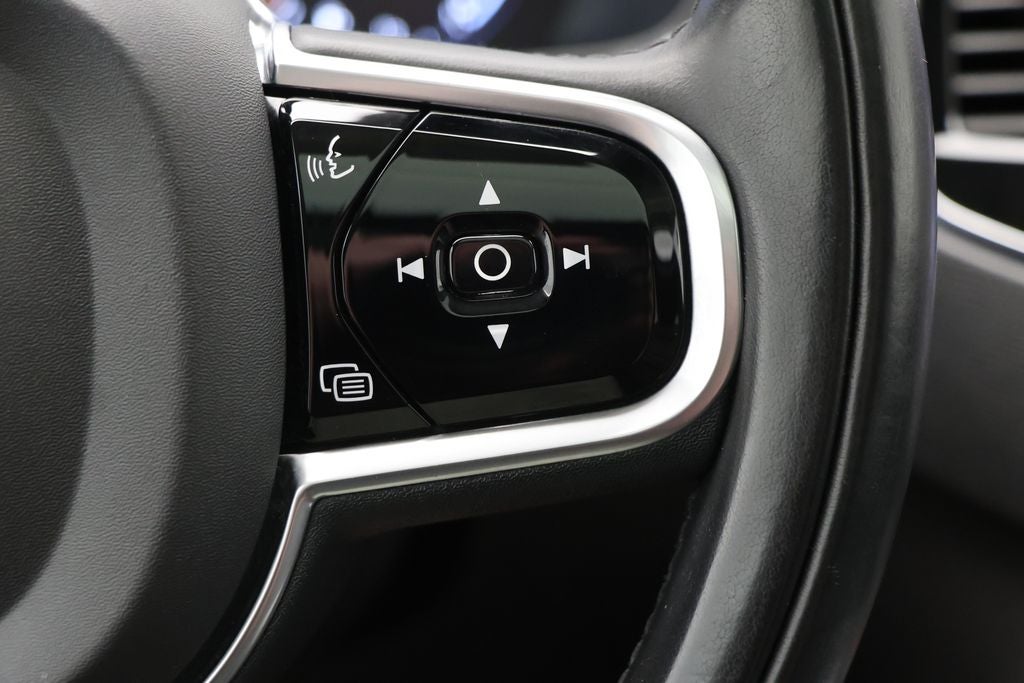 2016 Volvo XC90 Hybrid T8 Momentum