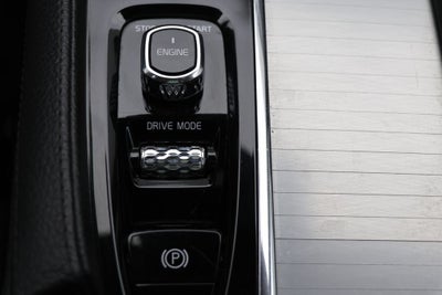 2016 Volvo XC90 Hybrid T8 Momentum