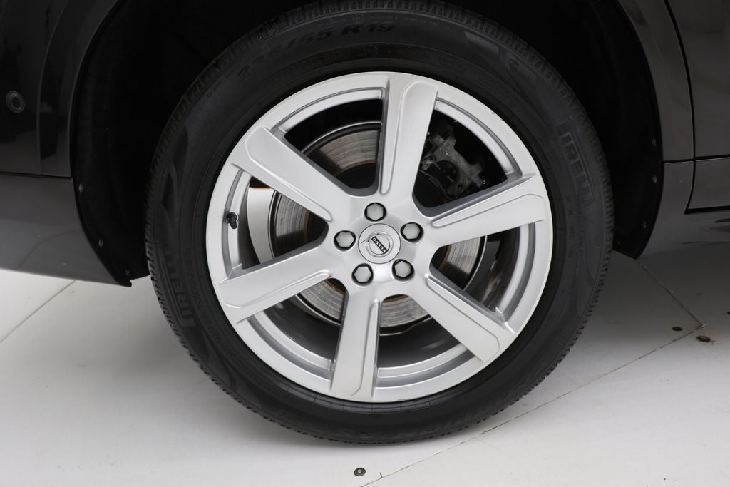 2016 Volvo XC90 Hybrid T8 Momentum