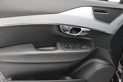 2016 Volvo XC90 Hybrid T8 Momentum