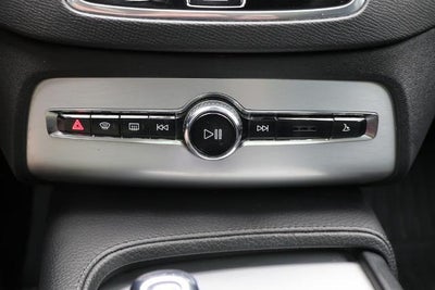 2016 Volvo XC90 Hybrid T8 Momentum