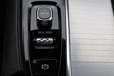 2016 Volvo XC90 Hybrid T8 Momentum