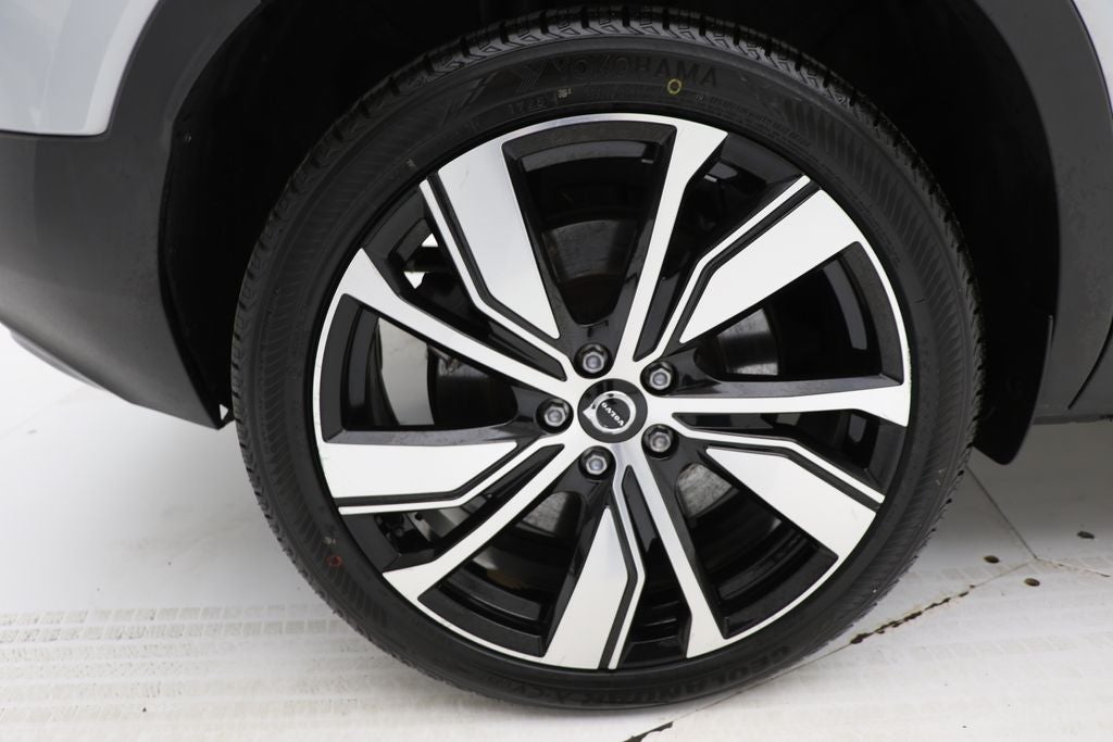 2021 Volvo XC40 Recharge Pure Electric P8