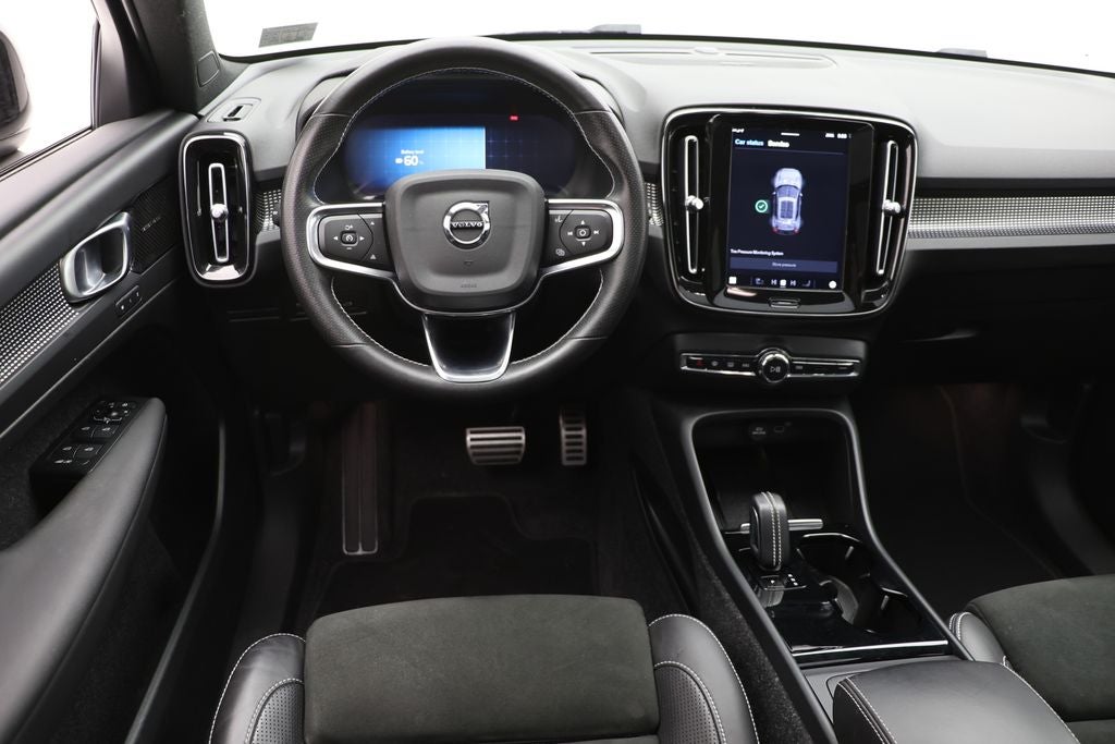 2021 Volvo XC40 Recharge Pure Electric P8