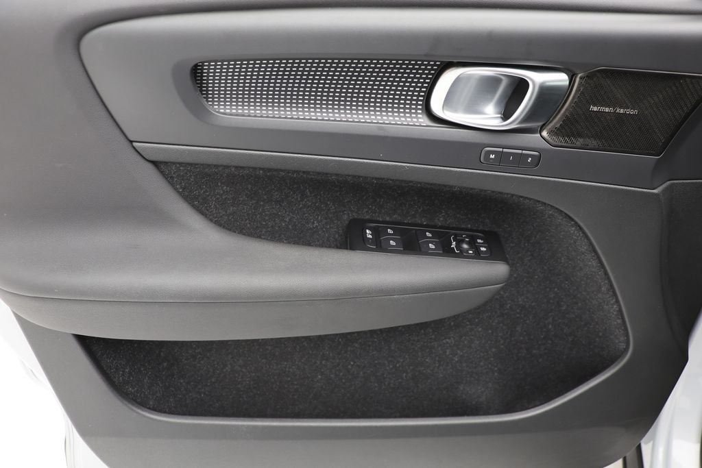 2021 Volvo XC40 Recharge Pure Electric P8