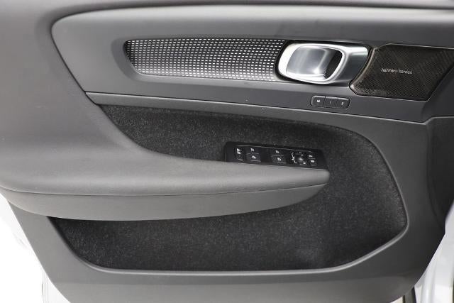 2021 Volvo XC40 Recharge Pure Electric P8