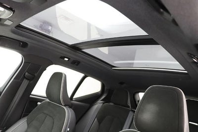 2021 Volvo XC40 Recharge Pure Electric P8