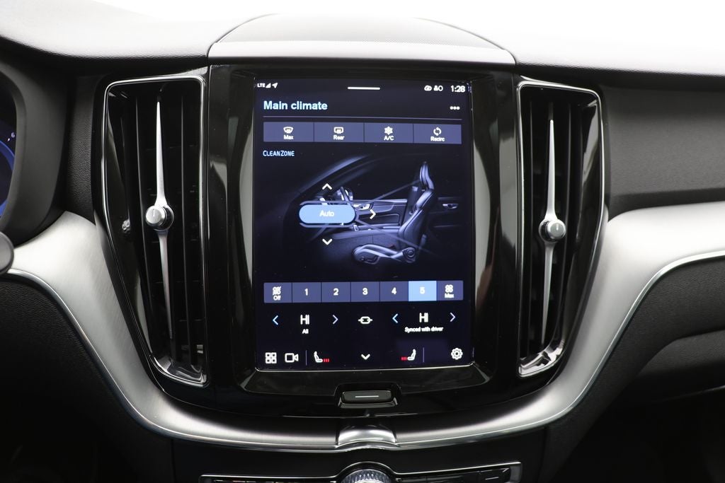 2023 Volvo XC60 B5 Core