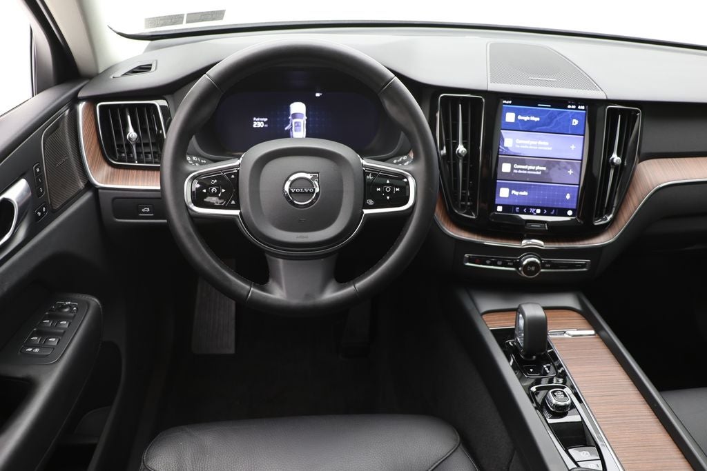 2024 Volvo XC60 B5 Plus Dark Theme
