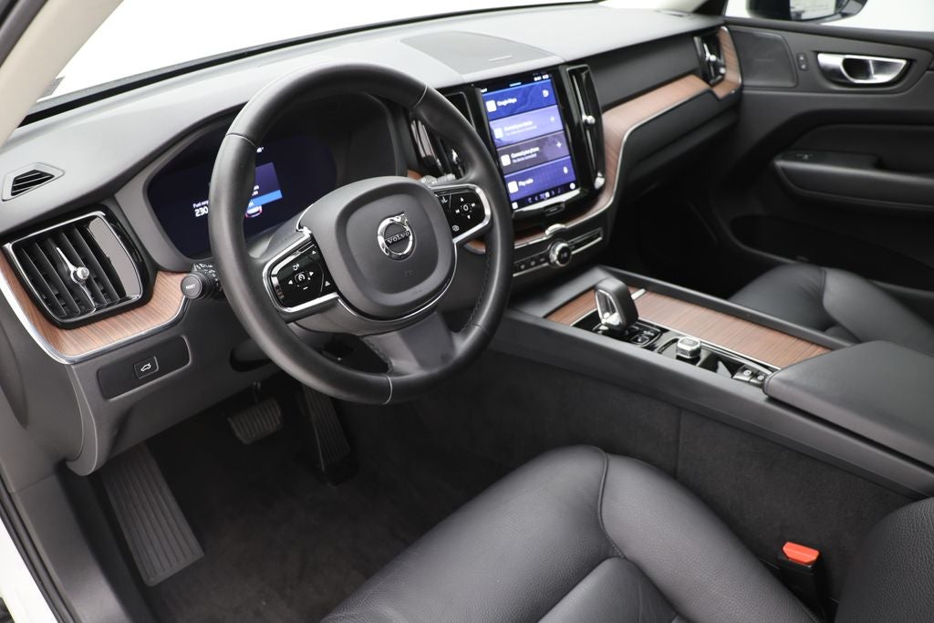 2024 Volvo XC60 B5 Plus Dark Theme