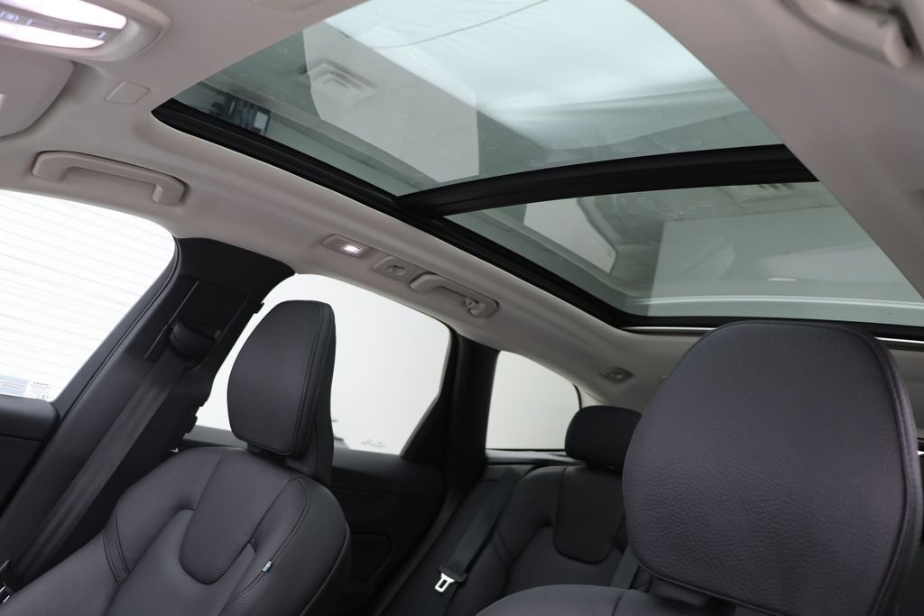 2024 Volvo XC60 B5 Plus Dark Theme