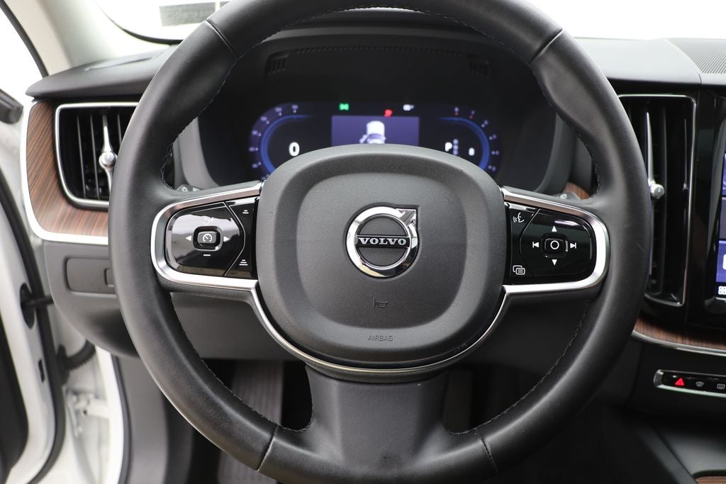2024 Volvo XC60 B5 Plus Dark Theme